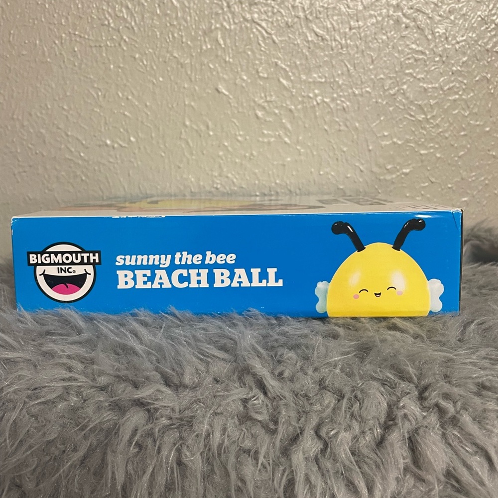 Squishmallows Sunny the Bee beach ball - Picture 4 of 4